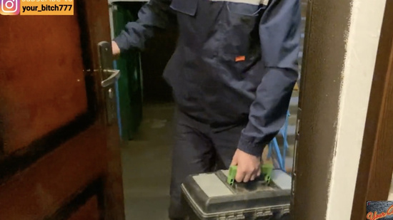 Здравствуйте, сантехника вызывали? - Да, вызывали...