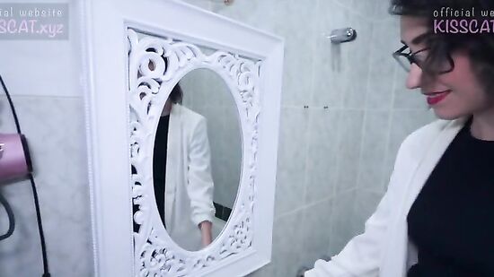 Пришел посмотреть квартиру, а за одно трахнул риэлторшу