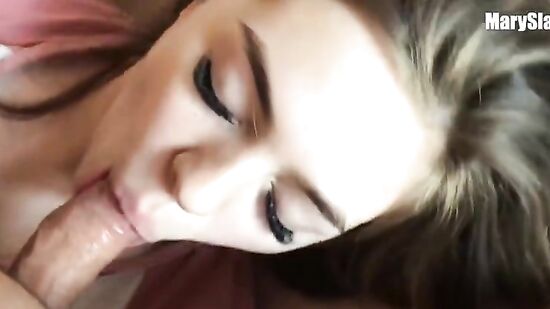 Сводная сестра спит с анальной пробкой в попе и напрашивается на сладкий секс