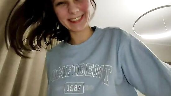 Что ты тут делаешь? - Да телик пытаюсь смотреть.. - Что интересно???