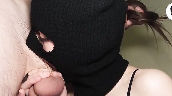 Показываю как сосу в маске, чтобы никто меня не узнал..!