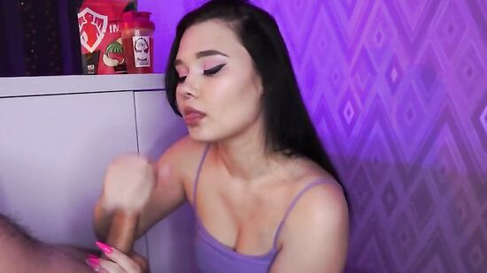 Как же я люблю, когда твой большой, каменный член стреляет мне на лицо