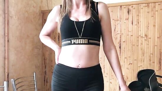 Понимаешь, отца нет, а ты в таком виде... Пасынок пристает к мачехе