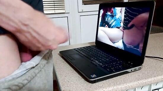 Жена отправила мужу видео, как она трахается с другом