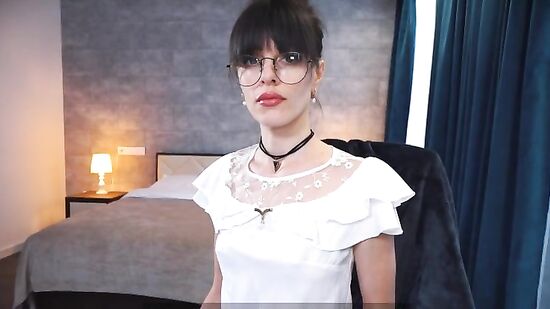 Босс трахнул в анал свою секретаршу и кончил в неё