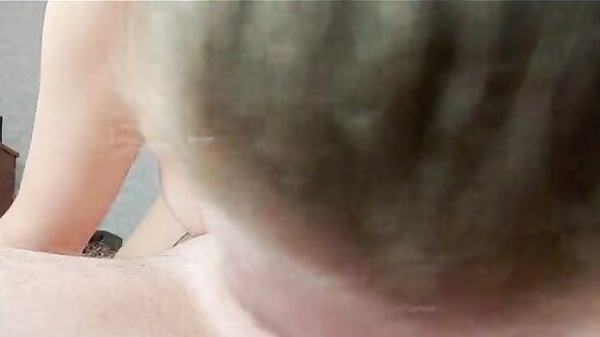 Русская поднимает член мужа в позе 69 и сосет его, пока он не кончит