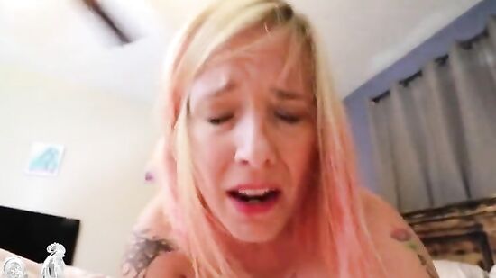 Сводный брат довел сестру до оргазма, пока она не в отношениях