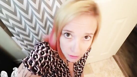 Сводный брат довел сестру до оргазма, пока она не в отношениях