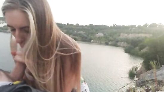 Минет парню с видом на вырытый карьер