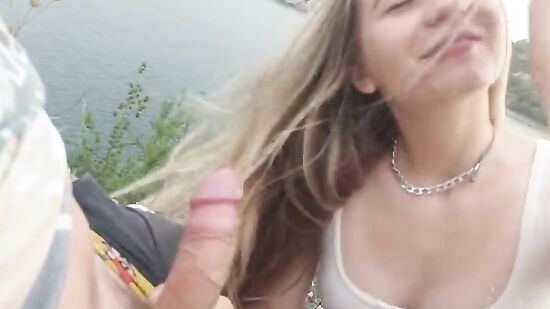 Минет парню с видом на вырытый карьер