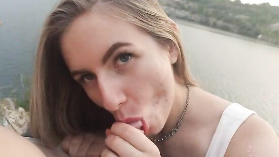 Минет парню с видом на вырытый карьер