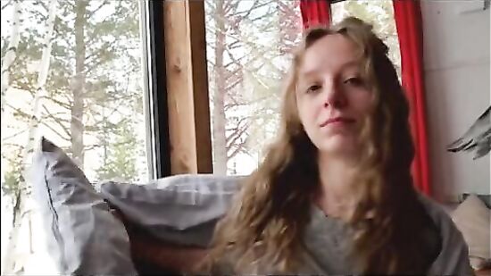 Влюбленная пара очень классно проводит время вместе