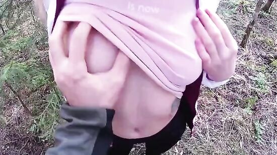 Моя девушка на самом деле любит сосать и трахаться в анал с кремпаем, даже на природе