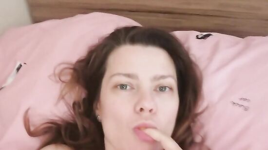 Утро с 40 летней русской мамкой и её мокрой киской