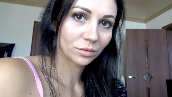 Я знаю, ты хочешь сейчас лизать мою попу..