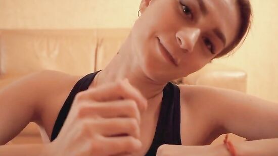 Не дал девушке позаниматься, а соблазнил на минет и секс