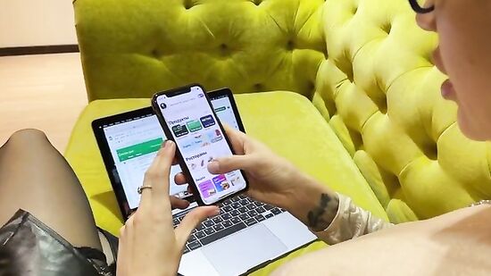 Здравствуйте, ваш заказ.. - Сколько с меня? - 2350 рублей..