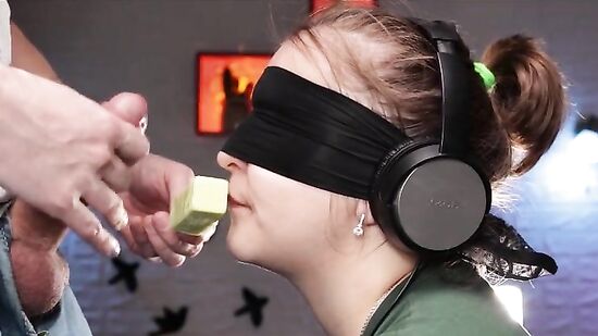 Игра, угадай что это! - Моя лучшая подруга пробует разное мороженное на вкус!