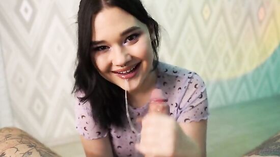 Брюнетка с пышной попой занимается сексом со своим парнем - порно нарезка 2022