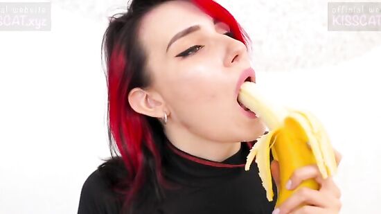 Научилась сосать член на бананах