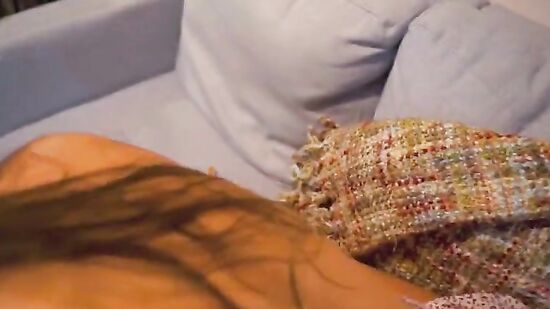 Узнал, что соседка по квартире ведет OnlyFans и развёл на секс