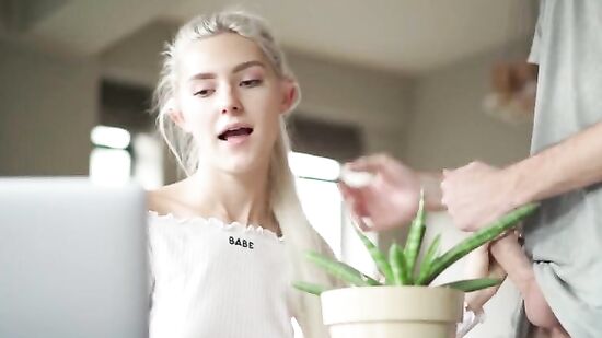 Сладкий кремпай с красивой, тугой киской русской милашки Евы Ельфи