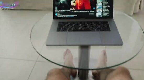 Она попросила меня сделать ей пару фоток и заслужил на секс