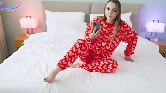 Она попросила меня сделать ей пару фоток и заслужил на секс