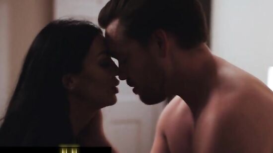 Пасынок кувыркается с красивой мачехой, пока дома никого нет