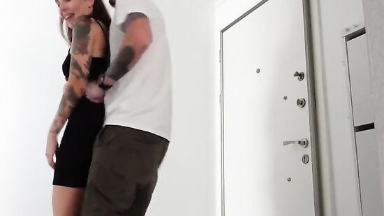 Здрасте... Доставочка - Жена изменила мужу с доставщиком