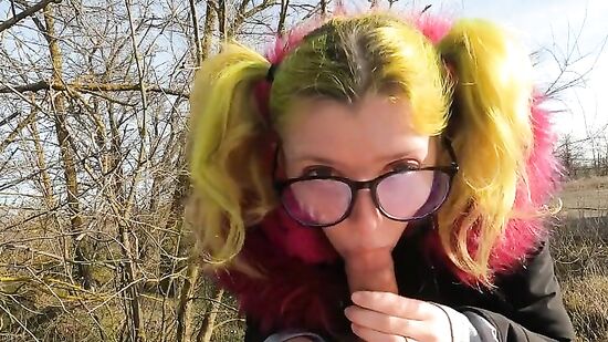 Сделала минет и дала в анал прямо на улице с густой спермой на лицо