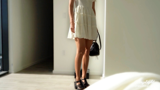 Молодая мачеха спалила пасынка, когда он дрочил её трусами и помогла кончить