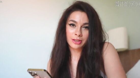 А чем это, тебе нравится моя подруга?? - Да ничем.... просто..