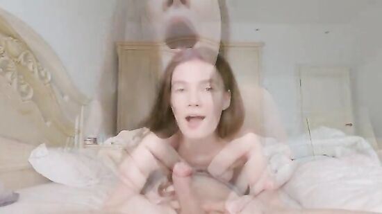 Милашка делает минет и классно дрочит парню, пока он не кончит в рот