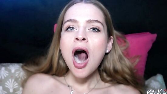 Отсосала мужу член со спермой в ротик