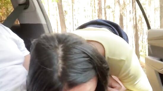 Не, ну не снимай на камеру, не надо.. Вечно мокрая киска приехала с другом на природу