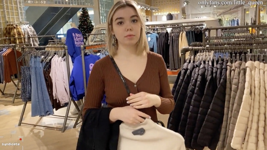 Ходил с девушкой на шопинг и так возбудился, что трахнул её в примерочной