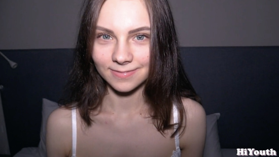 Очень милая девушка приготовила для парня новое нижнее бельё