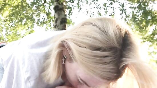 Весенний секс на природе с русской девушкой со спермой на сиськи