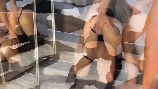 Оттрахал жену в бритую киску перед тем как отпустить с подругами на дискотеку