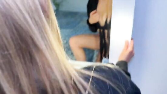 Давай это будет наш маленький секрет! Мы никому о б этом не расскажем...