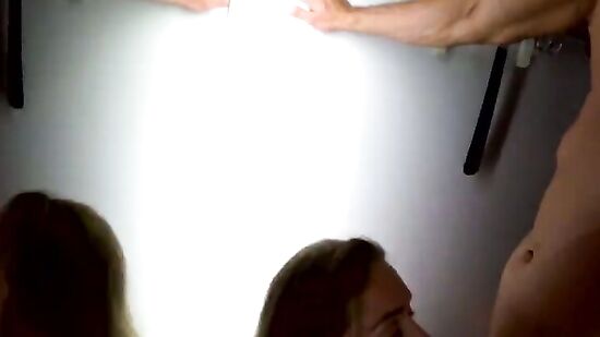 Люблю себя парня везде и он меня тоже...