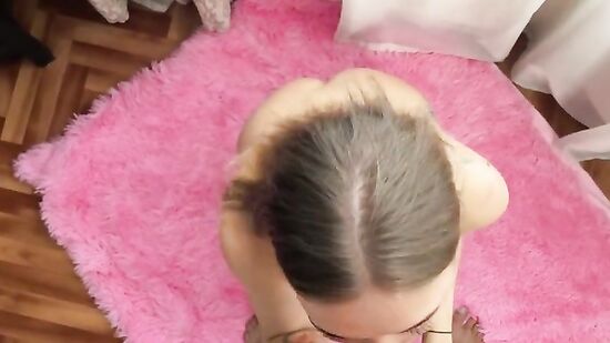 Моя похотливая девушка любит когда кончают в рот