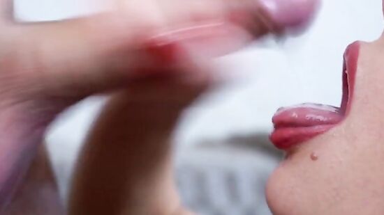 Минет с проглотами крупным планом