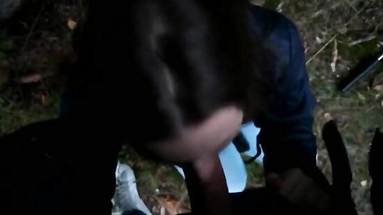 Мы просто гуляли по парку и он захотел минет прямо на улице