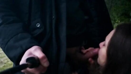 Мы просто гуляли по парку и он захотел минет прямо на улице