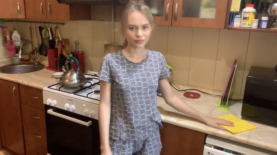 Жена брата отдраяла квартиру, а потом отполировала мой член