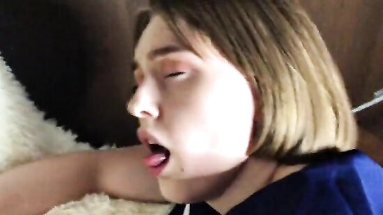 Анальный секс с симпатичной девушкой с натуральными сиськами