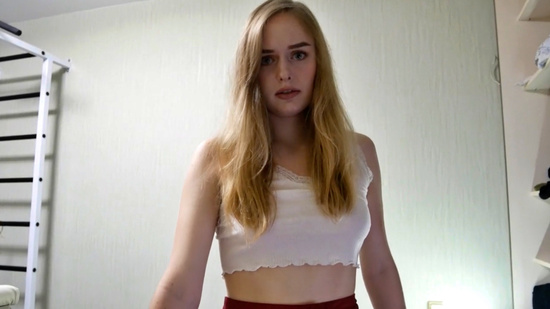 Спалился когда смотрел на обнаженные фотки своей молодой мачехи