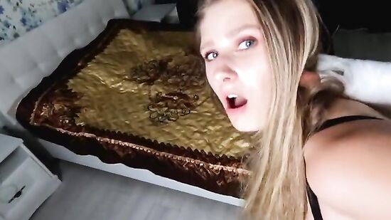 Лифт не работает, пошел за соседкой по лестнице..